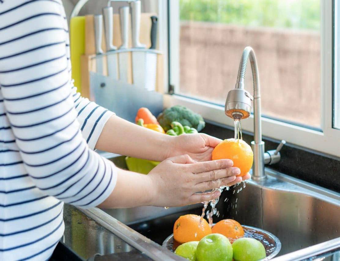 Pamiętaj, aby umyć owoce cytrusowe przed spożyciem!